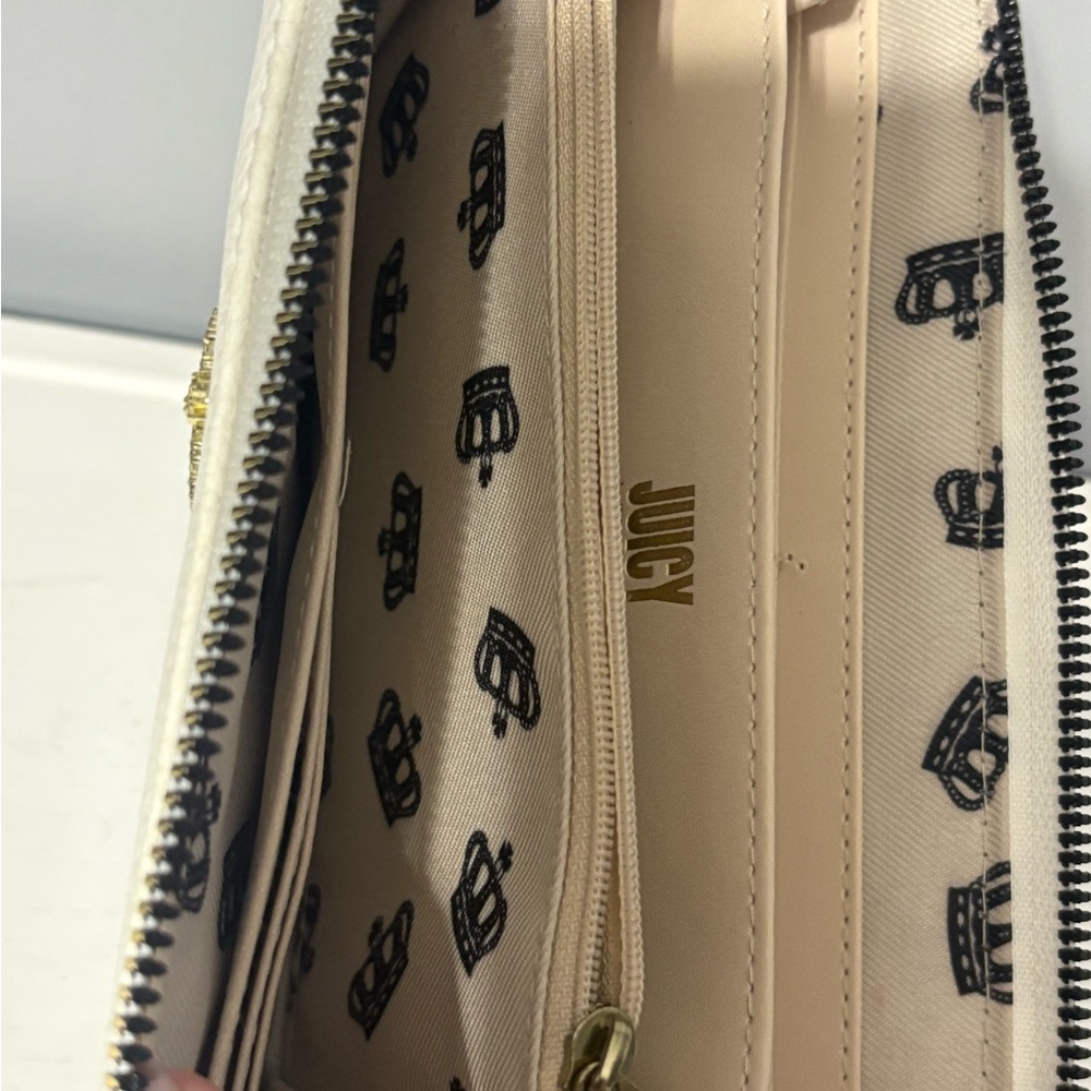 Juicy Couture White Multicolor Logo Wristlet - Picture 4 of 5